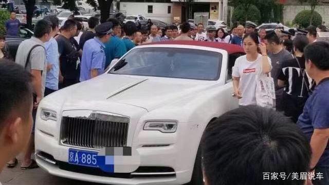 反应真快！堵医院应急通道的“劳斯莱斯”现身二手车市场，未卖出-