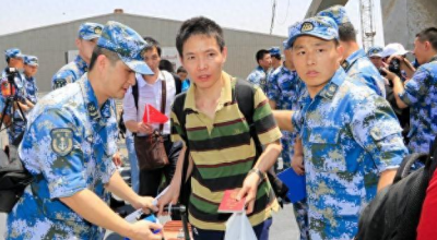 ​“中国式撤侨”是啥水平？不放弃任何中国公民，外国网友连称羡慕