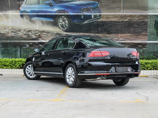 2017款 1.8T 迈腾 自动版 5座空间怎么样 迈腾购车手册-