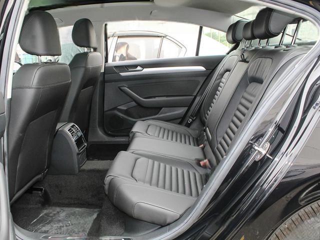 1.8T 迈腾空间怎么样 迈腾购车手册-