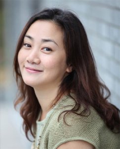 ​钮晓晴个人资料：出身名门嫁师哥邢岷山，为爱放弃事业，一家三口幸福甜蜜