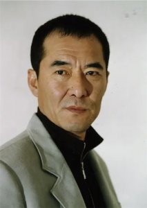 ​王庆祥个人资料：大器晚成，74岁依旧在演戏，对妻女很愧疚