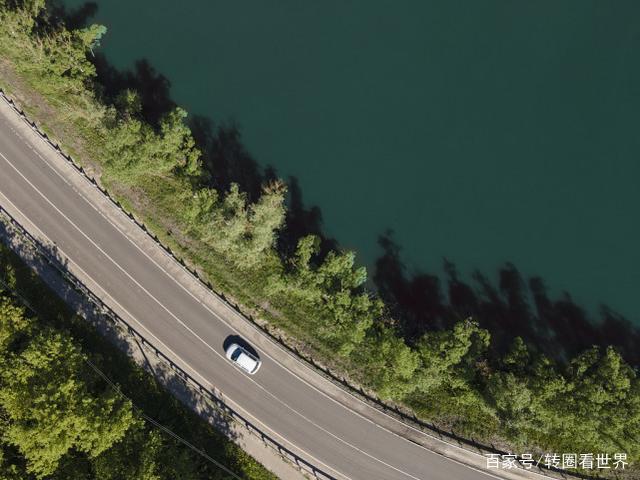 三只松鼠前高管因盗卖公司价值 68 万废纸箱,收受和索要宝马获刑-