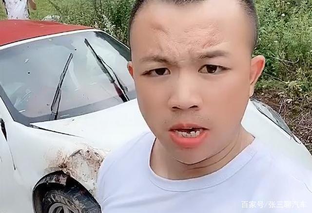 20多万粉丝的网红,驾驶保时捷惨落四脚朝天:几十万没了-