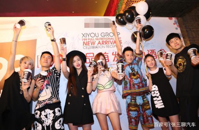 20多万粉丝的网红,驾驶保时捷惨落四脚朝天:几十万没了-