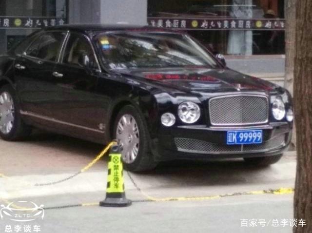 国内首辆99999库里南,车牌价值200多万,车标值一辆帕萨特-