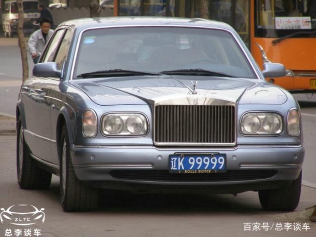 国内首辆99999库里南,车牌价值200多万,车标值一辆帕萨特-