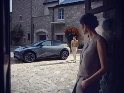 ​小资生活必备！双电机四驱3.7秒破百，配移动中控屏，20万就能买