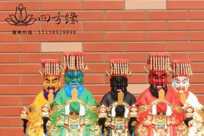 ​四海龙王分别穿什么颜色衣服