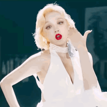 宋雨琦cos玛丽莲梦露写真,白色短裙超性感妩媚