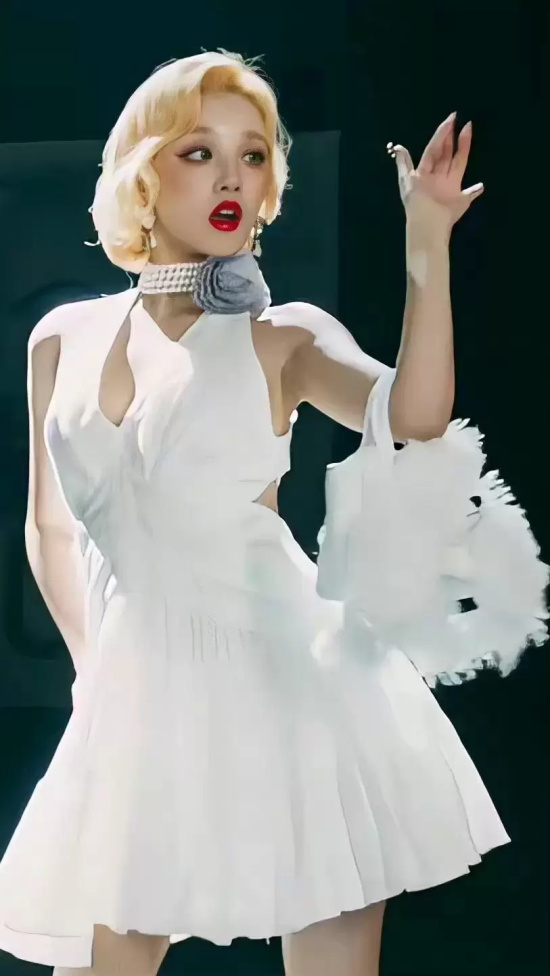 宋雨琦cos玛丽莲梦露写真,白色短裙超性感妩媚