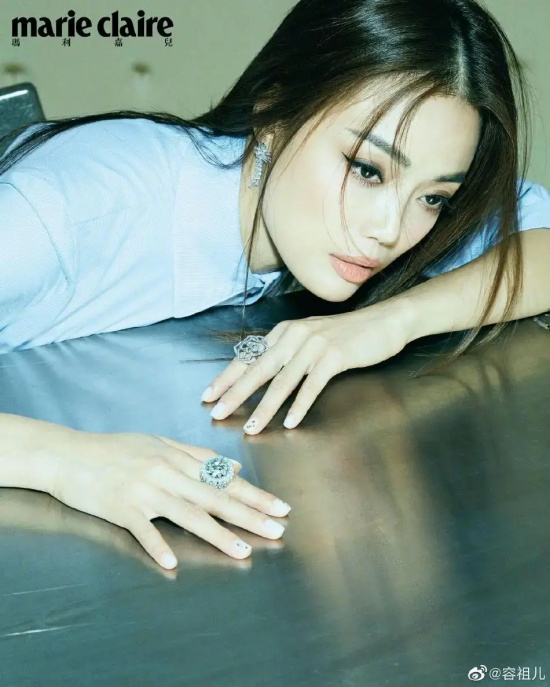 容祖儿明艳妩媚写真美图,配搭透视图运动长裤帅酷十足