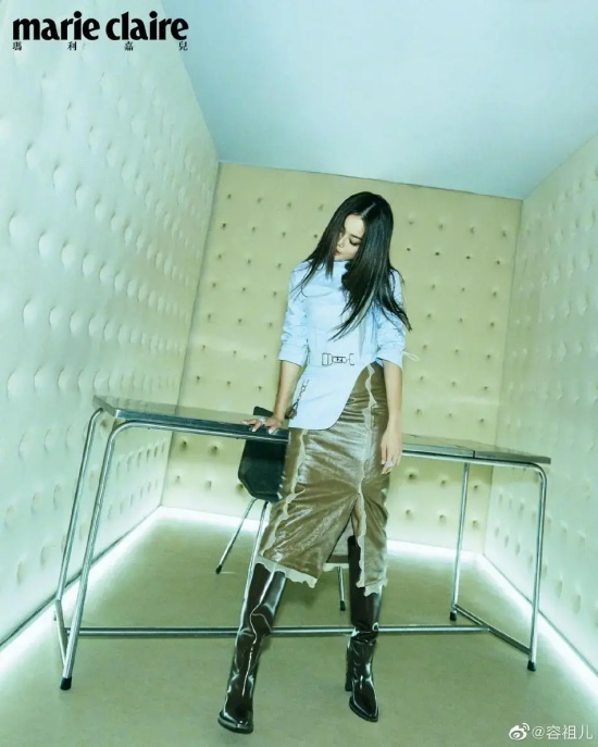 容祖儿明艳妩媚写真美图,配搭透视图运动长裤帅酷十足