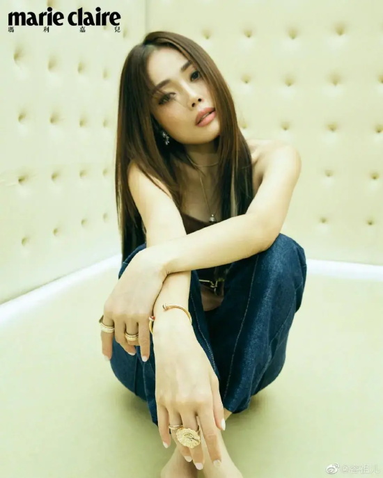 容祖儿明艳妩媚写真美图,配搭透视图运动长裤帅酷十足