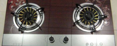 新的燃气灶中间小圈不出火是什么原因 煤气灶中间小圈不出火