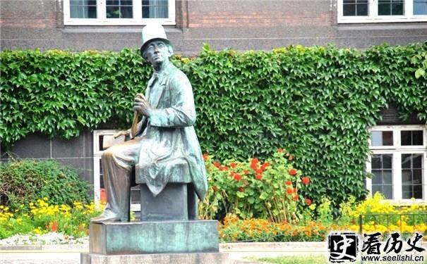 安徒生雕像