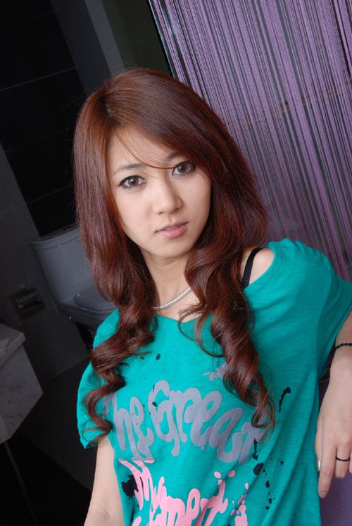 闫凤娇厕所门事件始末 闫凤娇个人资料简介