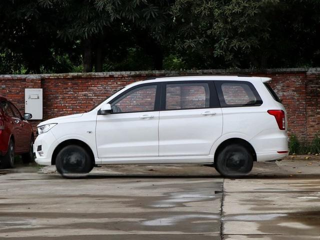 五菱宏光S最新款最低多少钱可以落地?五菱宏光S成交价-