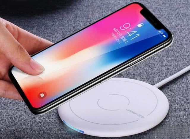 从手机问世以来,为啥万能充只存在了短短的几年就被淘汰了?答案其实很简单-