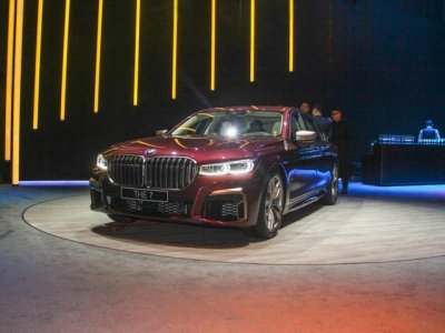 ​宝马7系三厢落地要多少钱？