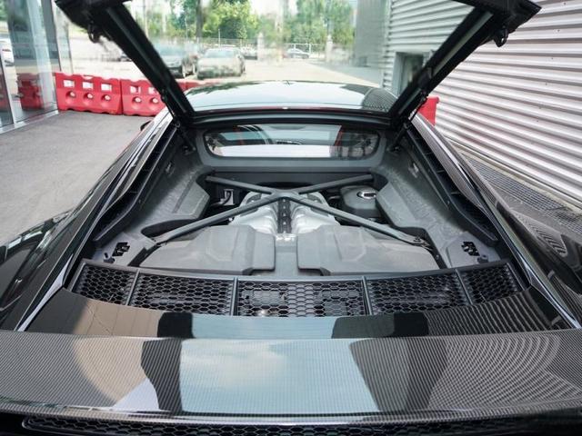 奥迪R82021款自动挡落地价是多少钱?奥迪R8裸车价-