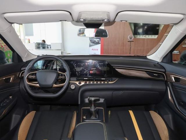 奔腾T551.5T落地价是多少钱？奔腾T55裸车价-