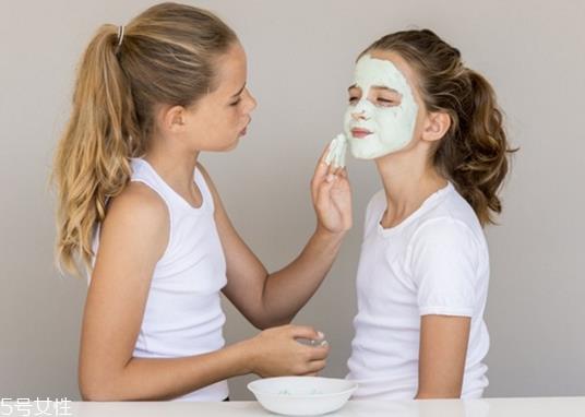 面粉面膜会堵塞毛孔吗 面粉面膜的功效与制作方法 面粉面膜会堵塞毛孔吗 面粉面膜的功效与制作方法