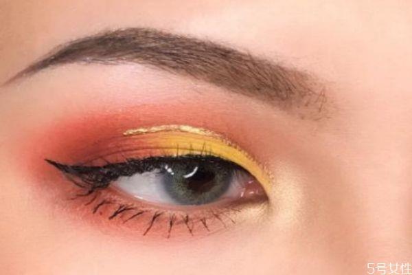 暖黄色眼妆怎么画 黄色眼影画法步骤 暖黄色眼妆怎么画 黄色眼影画法步骤