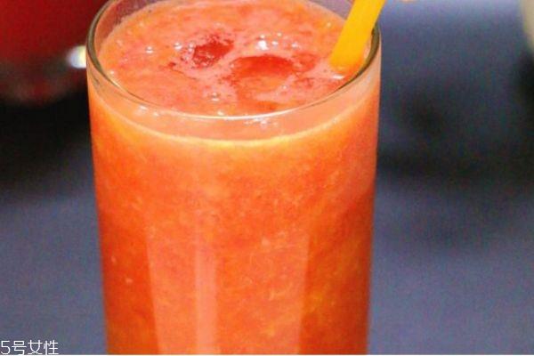 西瓜和什么水果榨汁好喝 西瓜搭配什么水果榨汁 西瓜和什么水果榨汁好喝 西瓜搭配什么水果榨汁