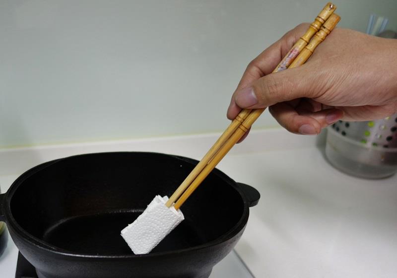 铁锅生锈怎么办 铁锅生锈了还能炒菜吗 铁锅生锈怎么办 铁锅生锈了还能炒菜吗