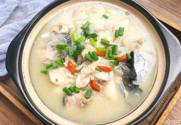 给孩子煲汤能放中药材吗 儿童喝什么汤最有营养 给孩子煲汤能放中药材吗 儿童喝什么汤最有营养