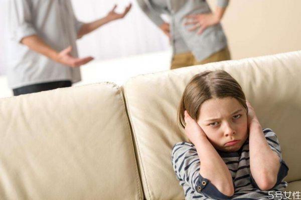 离异家庭的孩子的心理 离异家庭的孩子是怎么想的 离异家庭的孩子的心理 离异家庭的孩子是怎么想的
