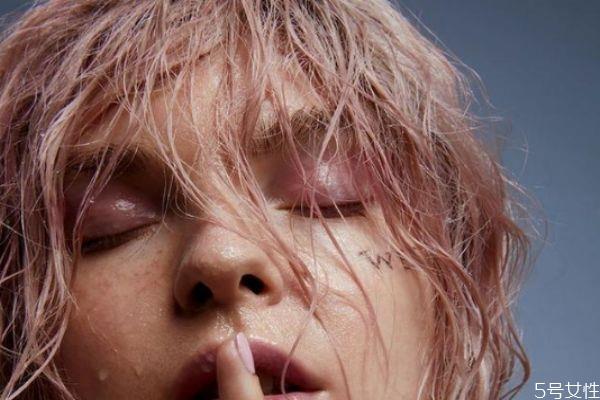 让女人心动的体贴小动作 让女朋友心动的动作 让女人心动的体贴小动作 让女朋友心动的动作