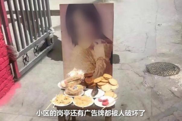 男子为寻妻在小区门口设灵堂 夫妻矛盾最好的解决方式 男子为寻妻在小区门口设灵堂 夫妻矛盾最好的解决方式