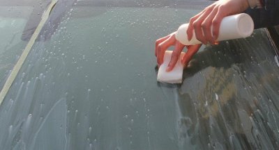 ​汽车玻璃油膜如何快速去除掉小妙招