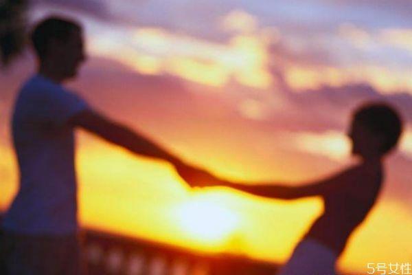 婚前应该同居吗 婚前应不应该住在一起 婚前应该同居吗 婚前应不应该住在一起