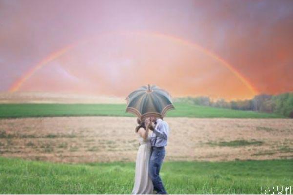 真正放下前妻是怎样的 男人还惦记前妻的表现 真正放下前妻是怎样的 男人还惦记前妻的表现