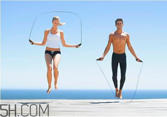 跳绳饭前好还是饭后好?跳绳跳多长时间合适? 跳绳饭前好还是饭后好?跳绳跳多长时间合适?