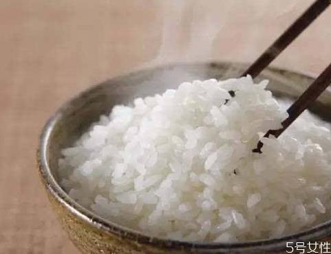 米饭怎么蒸一粒一粒的 剩饭熬粥好不好 米饭怎么蒸一粒一粒的 剩饭熬粥好不好