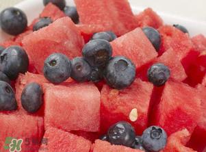 蓝莓和西瓜能一起吃吗?蓝莓和西瓜一起榨汁吗? 蓝莓和西瓜能一起吃吗?蓝莓和西瓜一起榨汁吗?