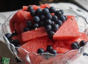 蓝莓和西瓜能一起吃吗?蓝莓和西瓜一起榨汁吗? 蓝莓和西瓜能一起吃吗?蓝莓和西瓜一起榨汁吗?
