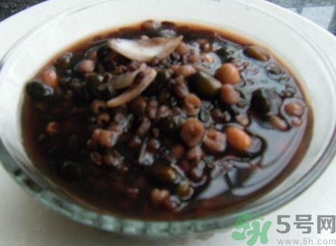 薏米可以和黑豆一起煮吗?薏米能和黑豆芽同吃吗? 薏米可以和黑豆一起煮吗?薏米能和黑豆芽同吃吗?