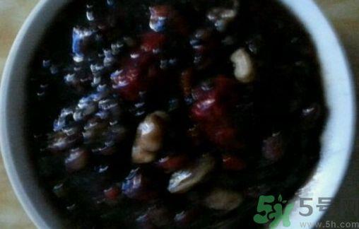 薏米可以和黑豆一起煮吗?薏米能和黑豆芽同吃吗? 薏米可以和黑豆一起煮吗?薏米能和黑豆芽同吃吗?