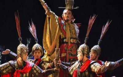 ​楚庄王刚继位时为何会被大臣绑架呢？