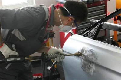 ​汽车钣金喷漆一般多少钱