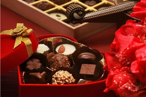 巧克力对低血糖有用吗 巧克力适合运动时吃吗 巧克力对低血糖有用吗 巧克力适合运动时吃吗