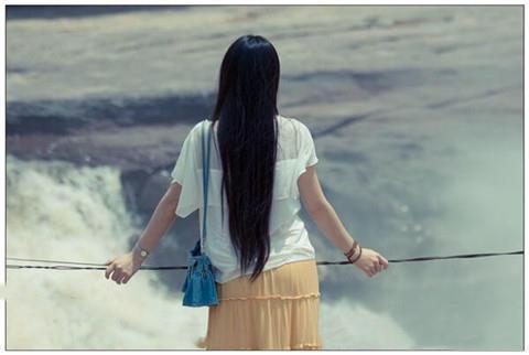 没有让女朋友坐车生气了怎么哄