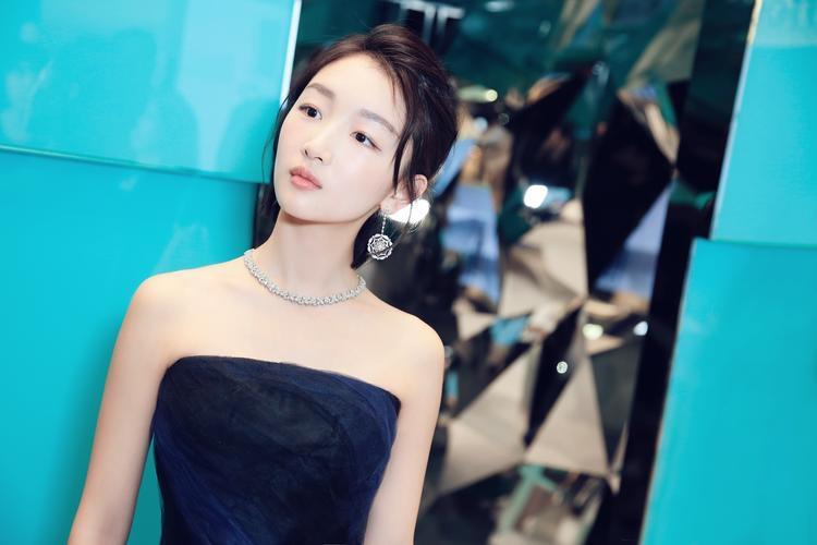 娱乐周冬雨(中国内地影视女演员) 1