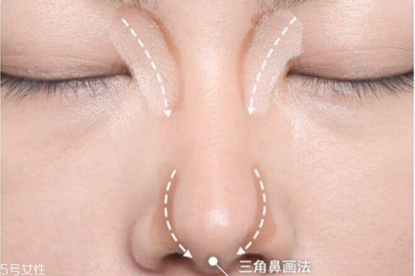 修容棒怎么画鼻子 鼻影的画法图解 修容棒怎么画鼻子 鼻影的画法图解