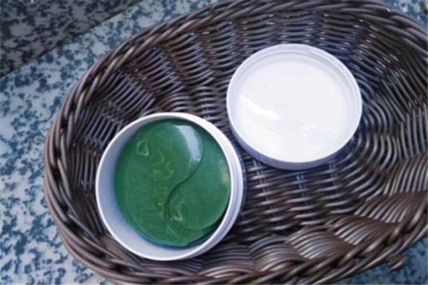 眼膜和眼霜哪个效果好 眼膜和眼霜可以一起使用吗 眼膜和眼霜哪个效果好 眼膜和眼霜可以一起使用吗